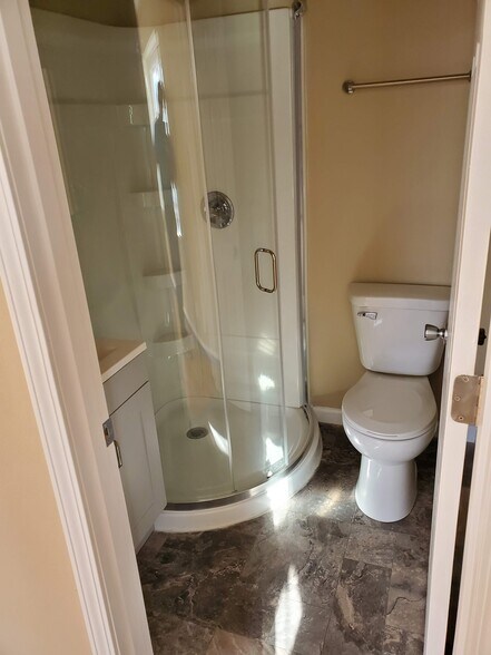 Building Photo - 418 SE 8th St