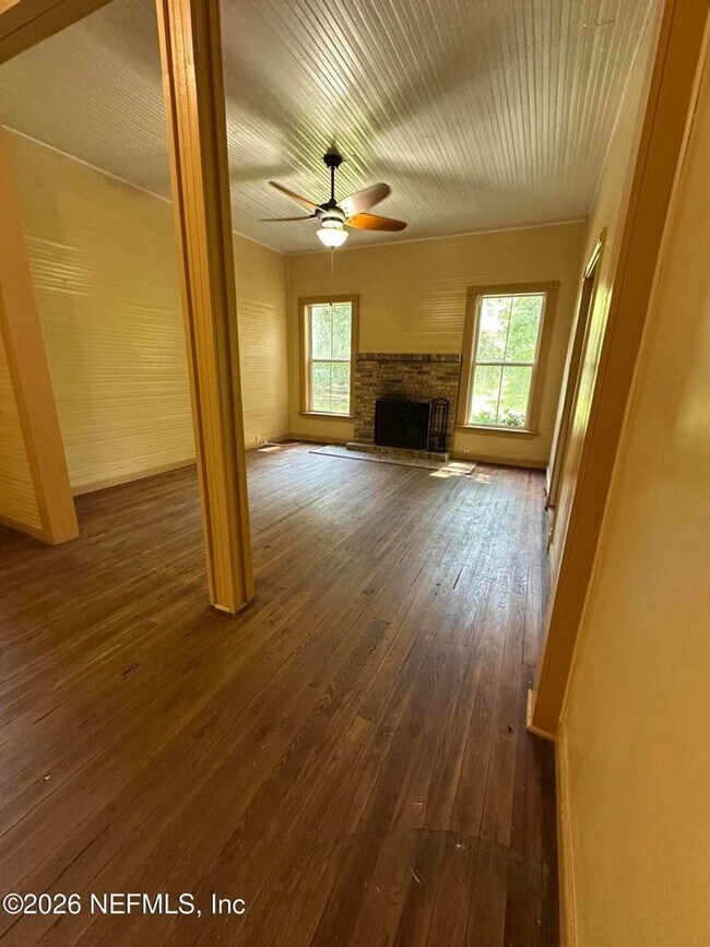 Building Photo - Private Retreat!