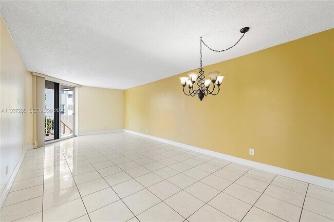 Building Photo - 1750 W 46th St