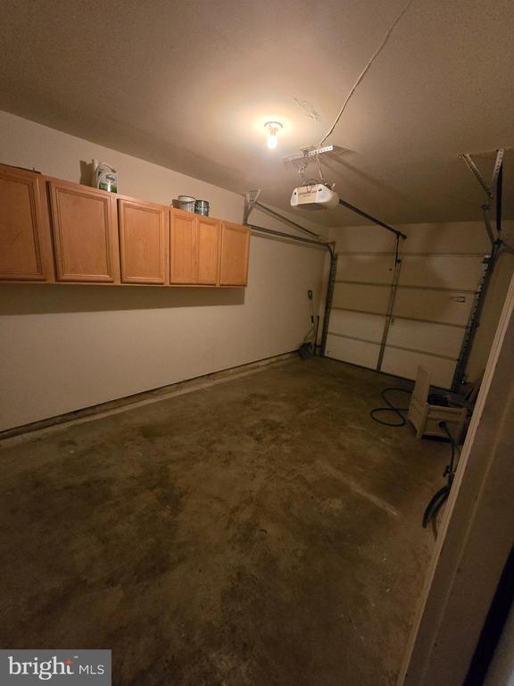 Building Photo - 725 Dell Ct
