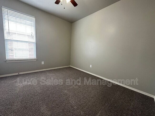 Building Photo - 1316 Garden Gate Dr