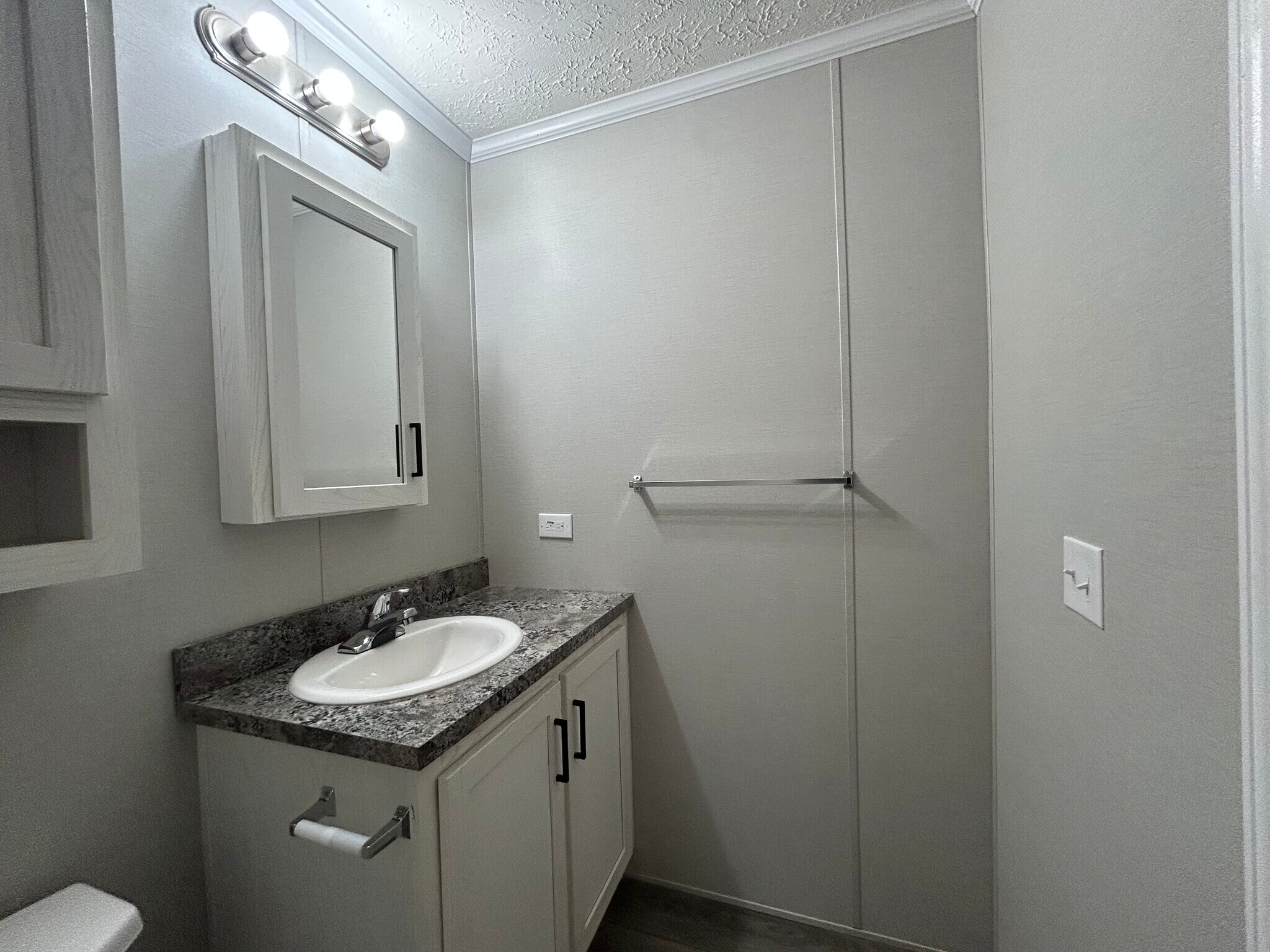 Building Photo - 11424 Oakgrove Dr