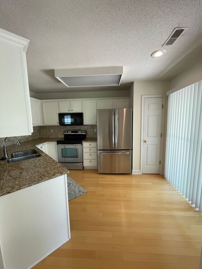 Building Photo - 609 Heidman