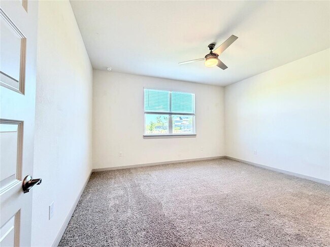 Building Photo - 2000 Daleside Ln