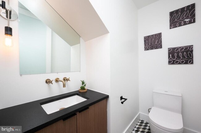 Building Photo - 1316 8th St NW