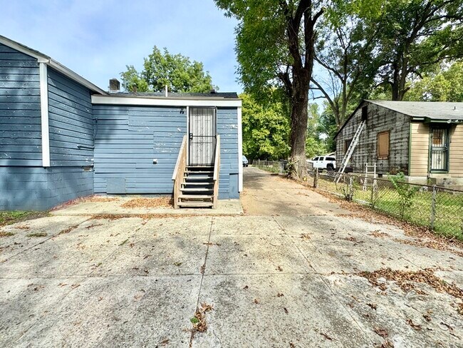 Building Photo - 1761 Winston Dr