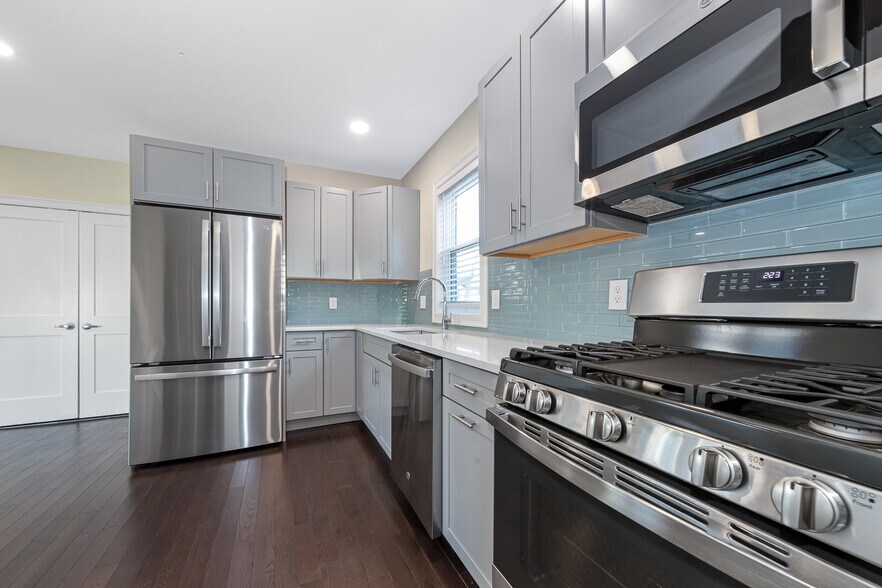 Building Photo - 64 Bradbury Ave