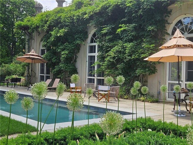 Building Photo - 115 Narragansett Ave