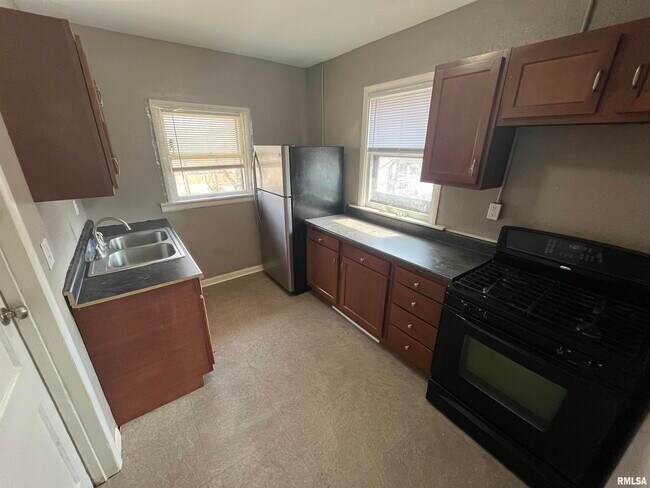 Building Photo - 506 Caroline St