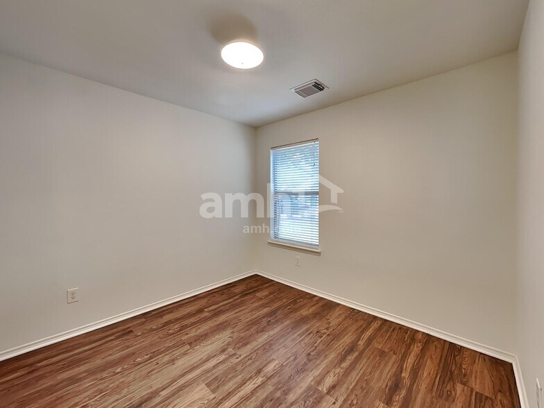 Building Photo - 9510 Narnia Springs Ct