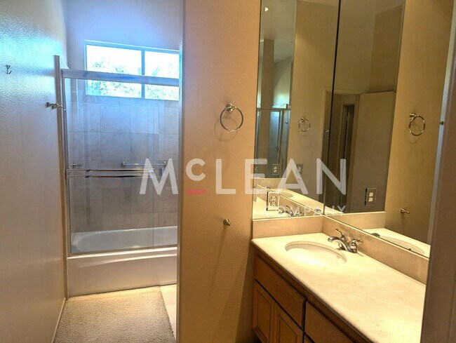 Building Photo - Indian Wells Home With Solar Included