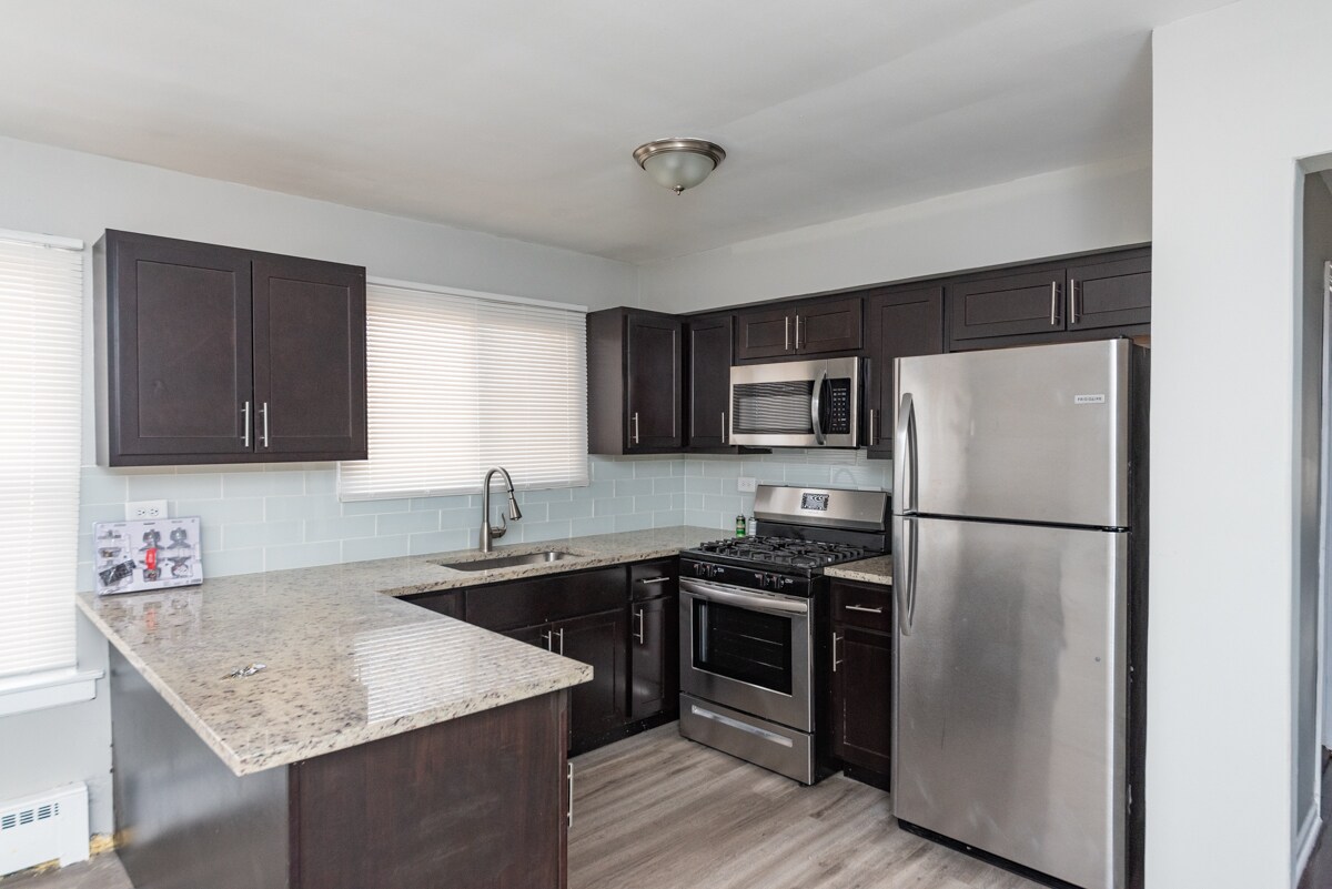 Building Photo - 3052 N Kostner Ave