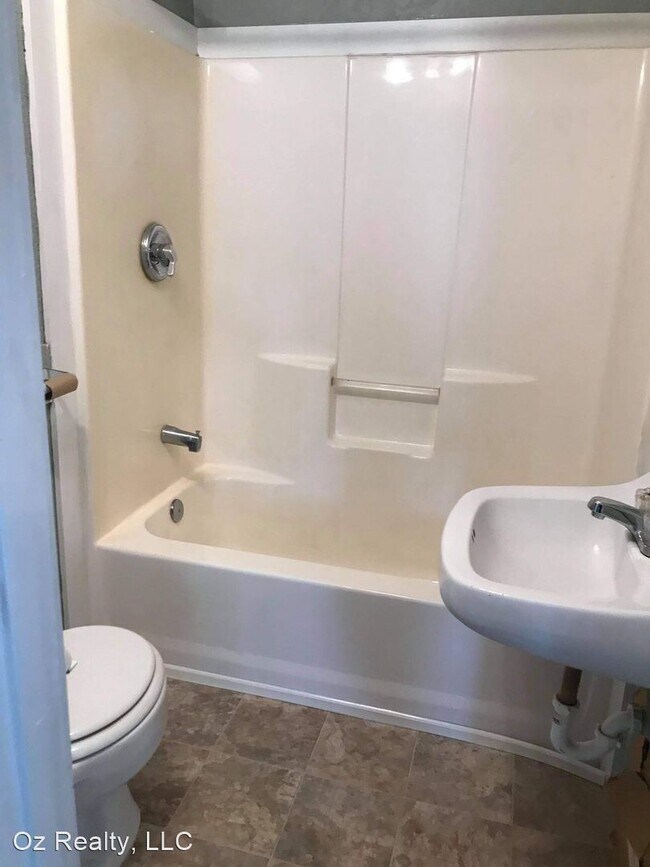 Building Photo - 2 br, 1 bath House - 3907 Lagrange St