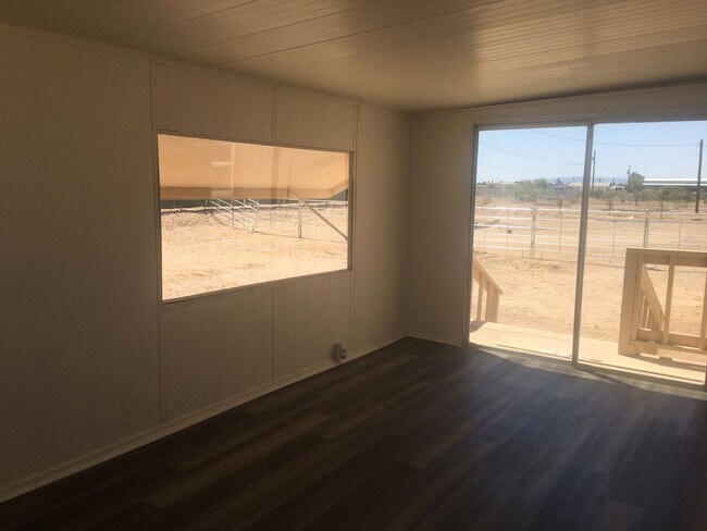 Building Photo - 3 Bedroom, 2 Bathroom Home