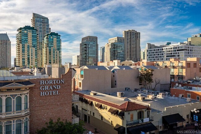 Building Photo - 445 Island Ave