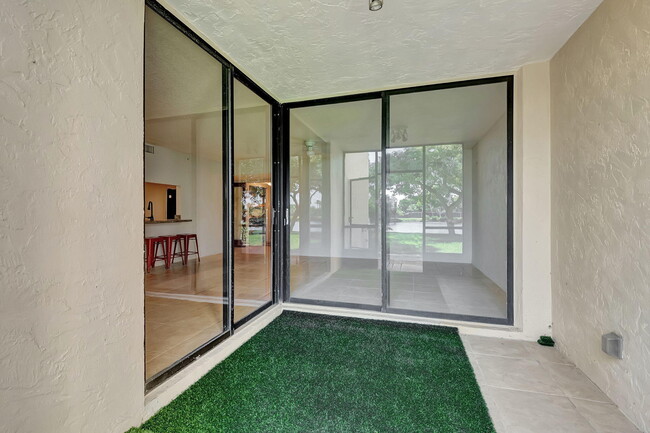 Building Photo - 950 Lavers Cir