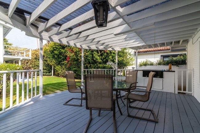 Building Photo - 8655 Clifton Way