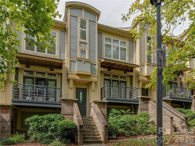 Building Photo - 927 Garden District Dr