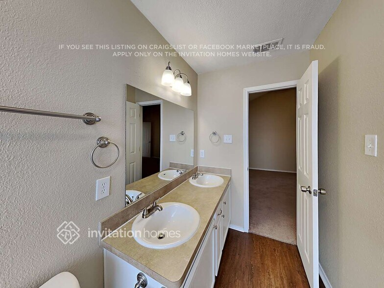 Building Photo - 10200 Cypress Hills Dr