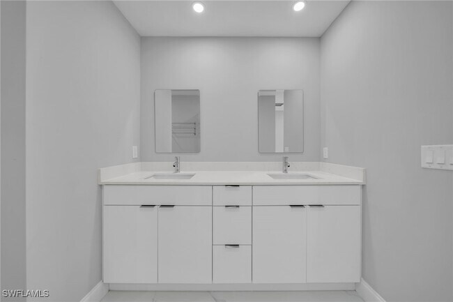 Building Photo - 20 SW 17th Pl