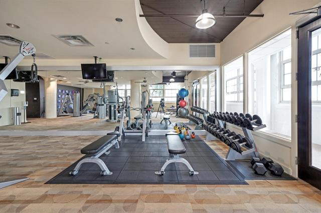 Building Photo - 2600 W 7th St