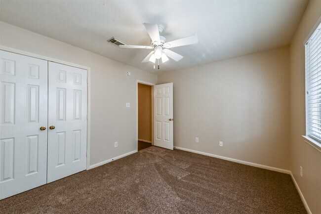Building Photo - 17515 Fairgrove Park Dr