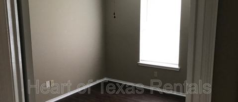 Building Photo - 275 Paintbrush-