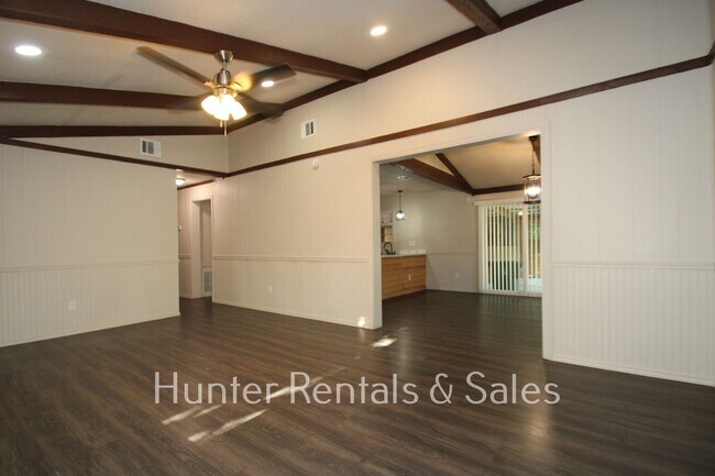 Building Photo - Won't Last!