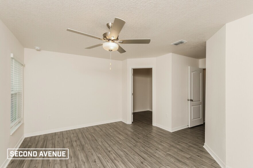 Building Photo - 3399 Lakeland Ave