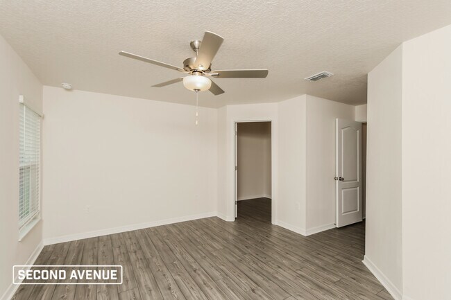 Building Photo - 715 Hanau Ave NW