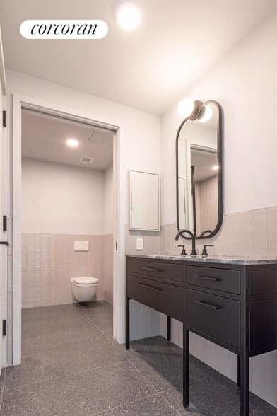 Building Photo - 547 W 47th St