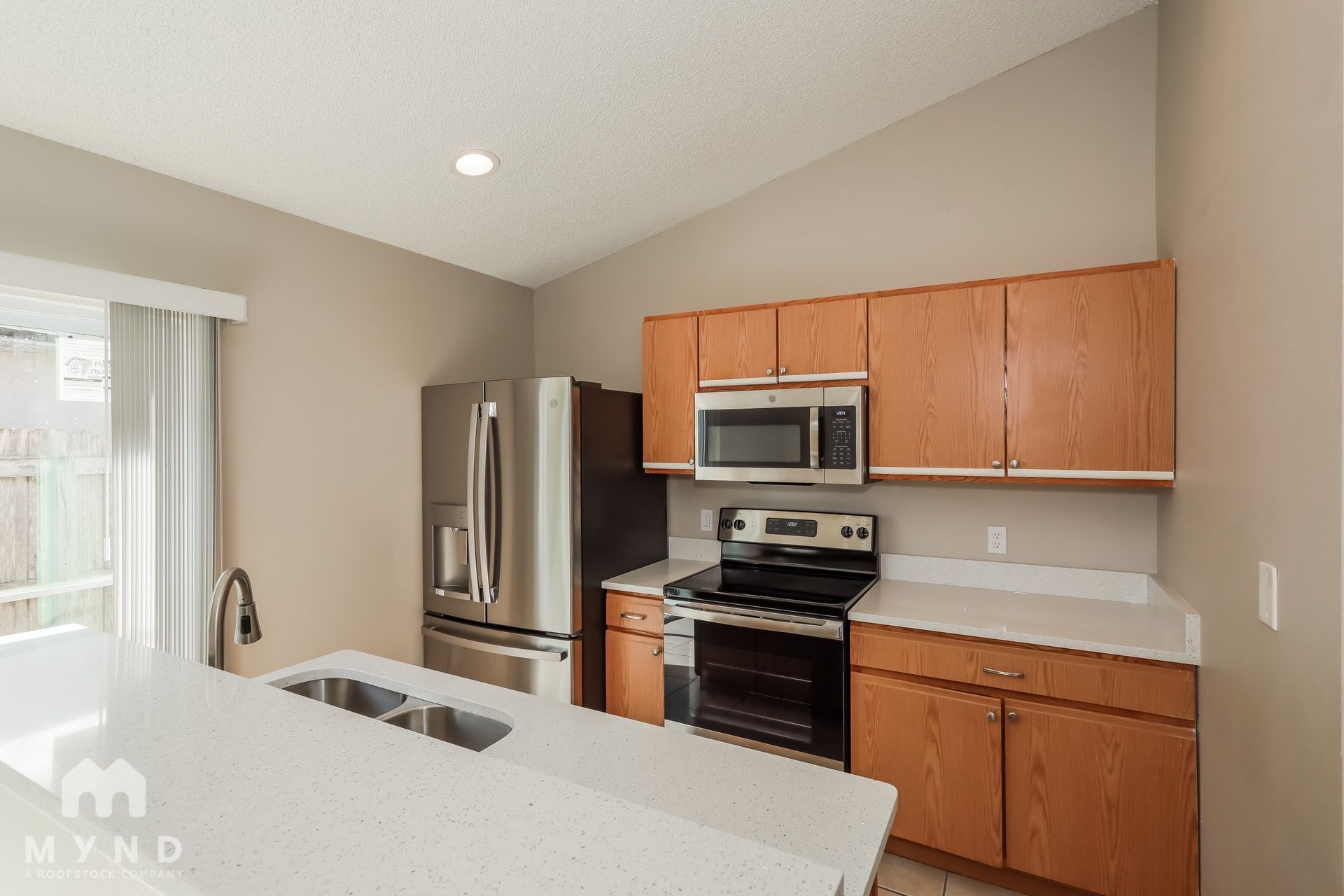 Building Photo - 5704 English Oak Dr S