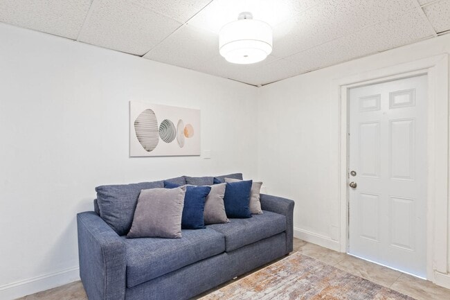 Building Photo - Charming 2-Bedroom Single-Family Home with...