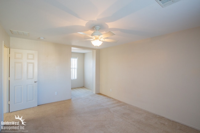 Building Photo - Spacious and Lovely Two-Story 3Bdm 2.5Ba Home in Centennial.