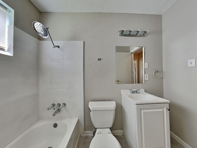 Building Photo - 3BR/1.5BA Home with Garage, Spacious Layout & Modern Upgrades