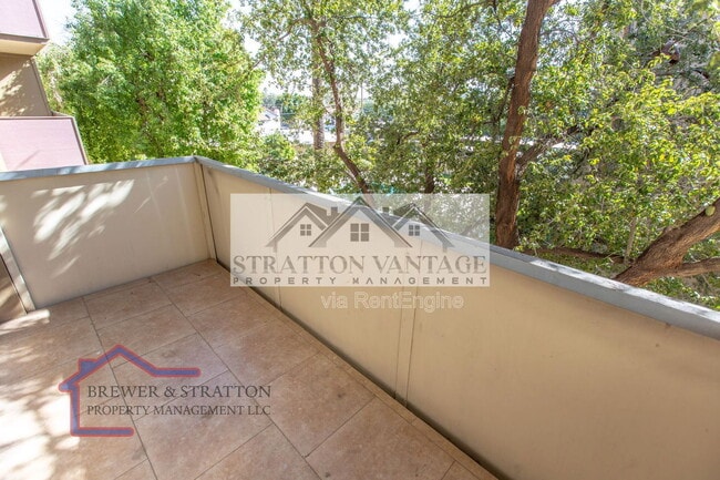 Building Photo - 351 E Thomas Rd