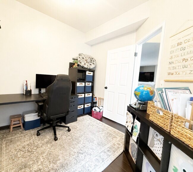 Building Photo - 847 NE Cimeron Ct
