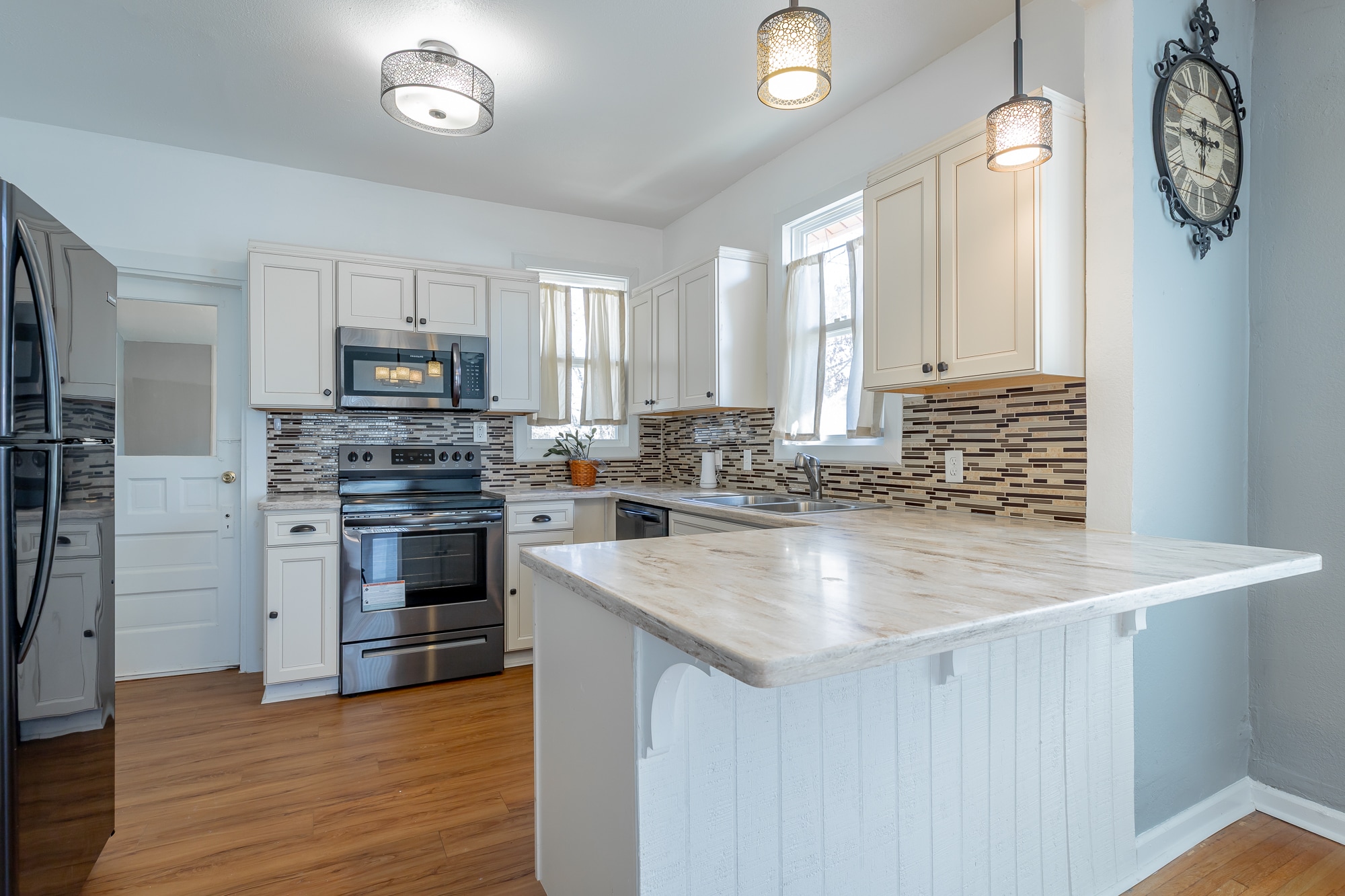 Building Photo - 2107 Oak St