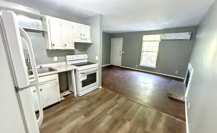 Building Photo - 5118 Linbar Dr