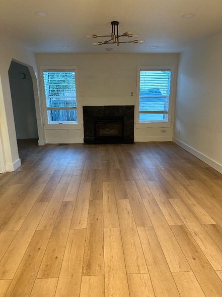 Building Photo - 14038 SE Summerfield Loop