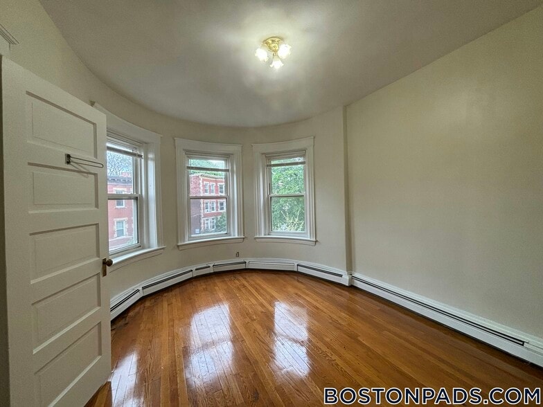 Building Photo - 208 Winthrop Rd