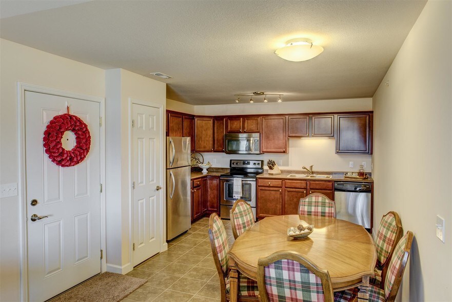 Camden Hills Apartments 2311 W Willow Knolls Dr Peoria IL 61614