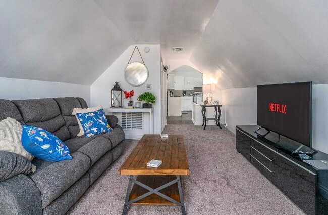 Building Photo - 216 Lexington Ave