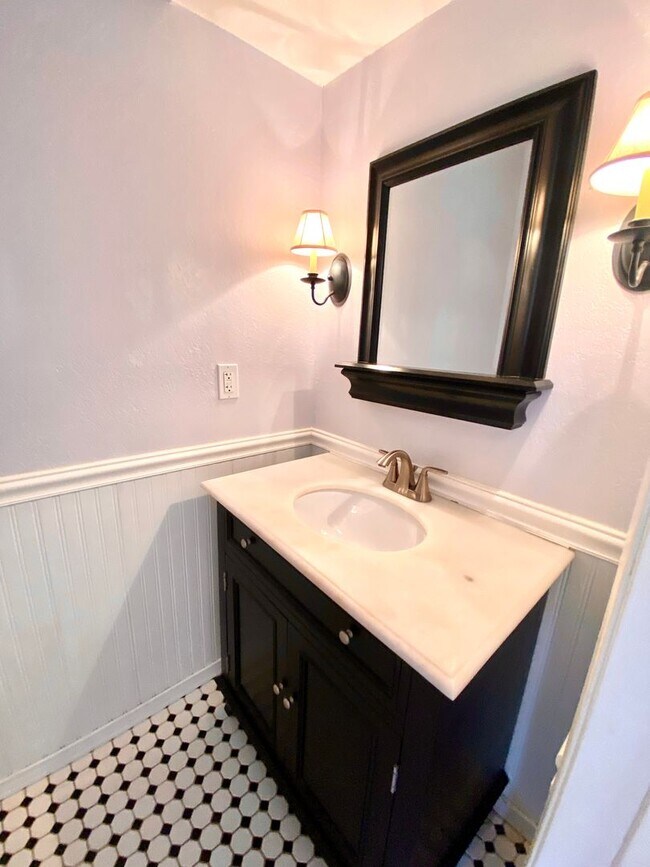 Building Photo - Recently Redone Danville 3Bed/2.5BA Two St...