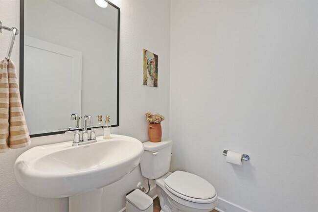 Building Photo - 115 Bamboo Dr