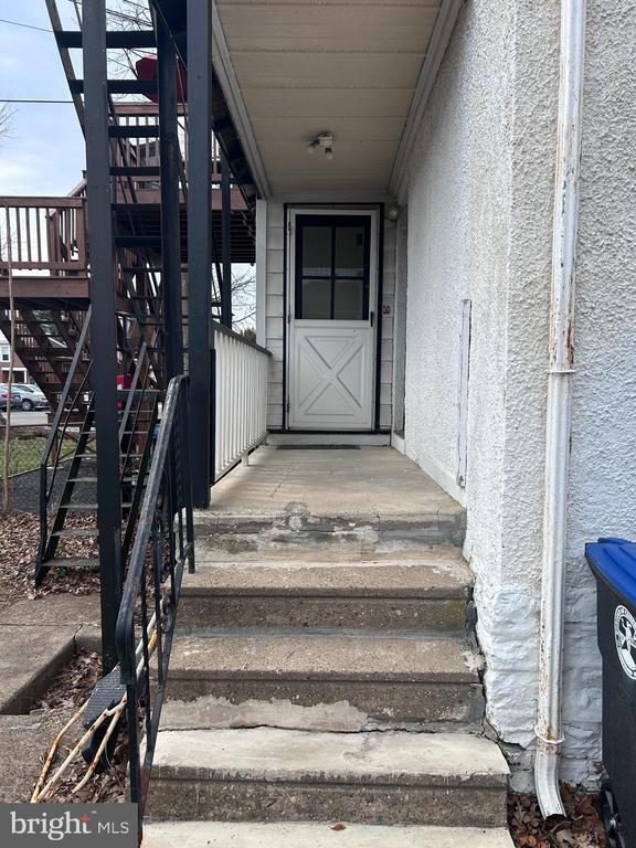 Building Photo - 913 Fayette St