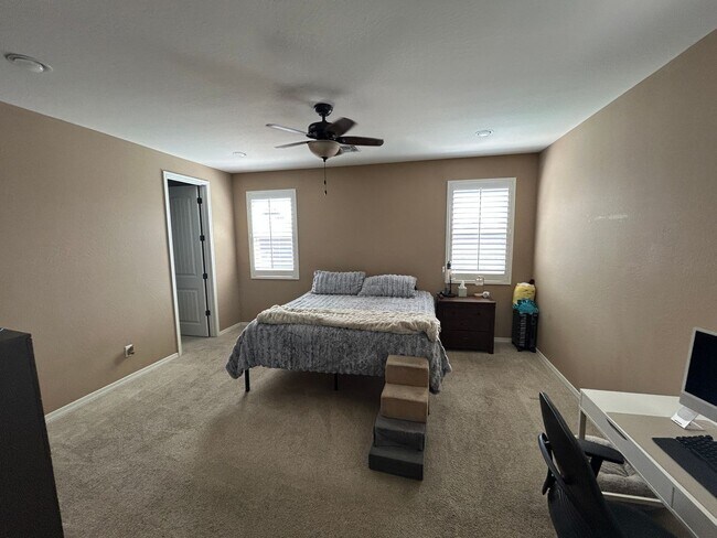 Building Photo - 15747 W Shaw Butte Dr