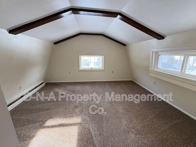 Building Photo - 106 3rd St