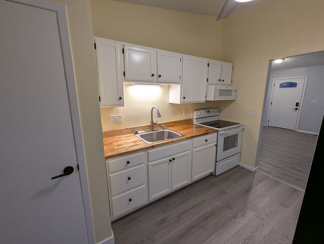 Kitchen - 28 Cheshire St