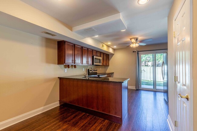 Building Photo - Updated 2 Bedroom 1.5 Bath in Goshen Valley!